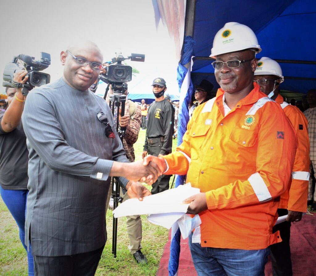 Convener and leader of the Ogoni Liberation Initiative, Rev. Douglas Fabeke (left), presenting a communique from the Ogoni leaders to the Managing Director, Nigerian Petroleum Development Company (NPDC), Mr. Mohammed Ali-Zarah, who was invited as guest to the Ogoni Liberation Day celebration which held in Bori, Rivers State