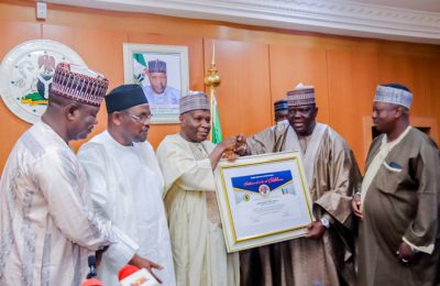 Gombe South APC Stakeholders Present Certificate of Vote of Confidence to Gov. Inuwa Yahaya