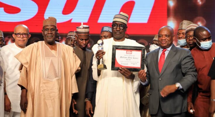 Kyari Bags “The Sun Man of The Year” Award