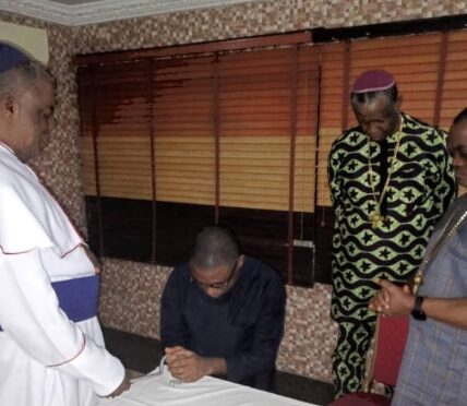 Prelate prays for SDP Presidential Candidate Prince Adewole Adebayo