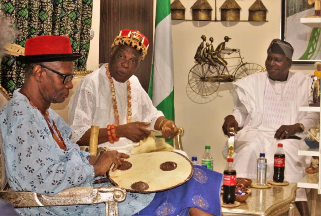 The traditional ruler of  Ossamala in Igbaru Anambra state, His Royal Highness, Eze Victor Agu (in the middle) praying for the Director General National Council for Arts and Culture, Otunba Segun Runsewe during the Royal Highness visit to Nigerian culture house in Abuja
