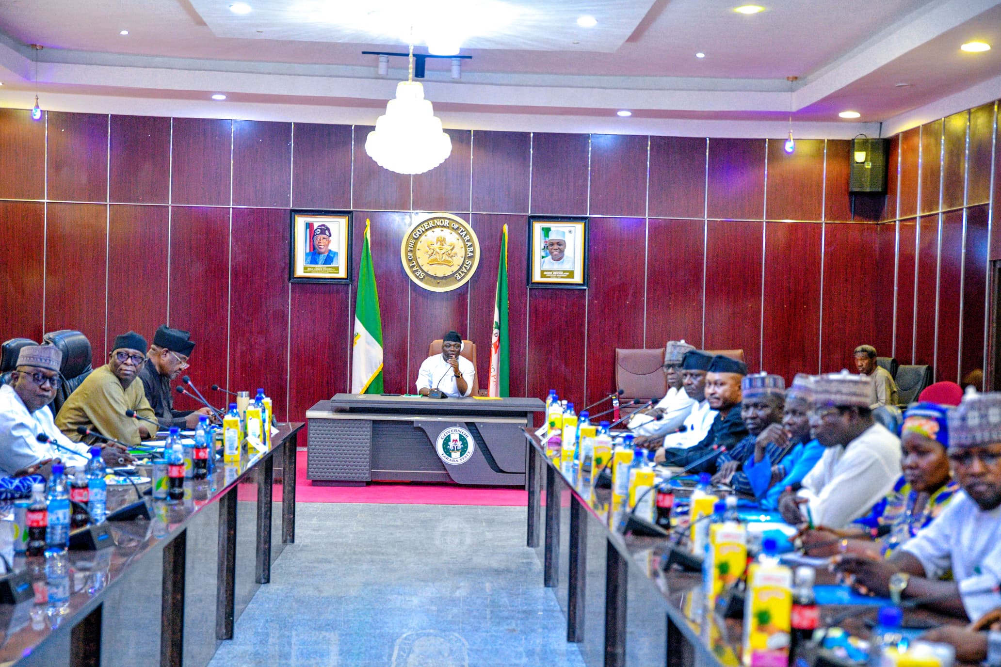 Taraba ALGON Chair Leads LG Chairmen to Meet Governor Kefas, Solidify Front for Grassroots Development



Hon. (Dr.) Aminu Jauro Hassan, the Chairman of Jalingo Local Government Area of Taraba State and the state chairman of the Association of Local Governments of Nigeria (ALGON), has led his colleagues, the Chairmen of the 16 Local Government Areas in the state, to a strategic meeting with Governor Agbu Kefas at the Exco Chamber, T Y Danjuma House, Jalingo, Taraba State capital.