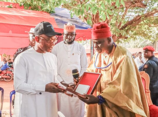 The Deputy Governor of Kogi State, His Excellency Comrade Joel Salifu, on Sunday received an overwhelming reception at the 2025 Ofabo Day celebration in Ofabo, Ofu Local Government Area, a development widely seen as a strong endorsement of the Ododo–Salifu administration ahead of the 2027 general elections.
