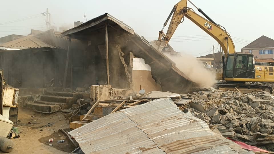 The Executive Governor of Kogi State, His Excellency Alhaji Ahmed Usman Ododo, on Thursday ordered the demolition of a notorious structure popularly known as Sambel Joint in Idoji, Okene Local Government Area, following credible intelligence reports linking the facility to criminal activities.