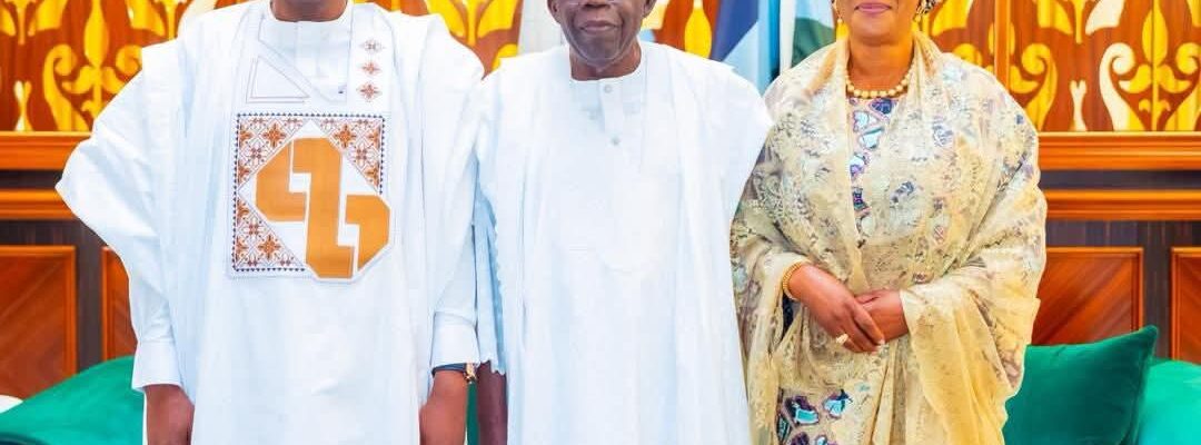 Dressed head to toe in the iconic attire of the Jagaban—flowing white agbada embroidered with gold, a matching cap resting firmly on his head—Bello Mohammed Matawalle stepped into the reception room with quiet reverence. It was more than clothing. It was a statement. A nod to the legacy, the leadership, and the loyalty he carries in his heart.
