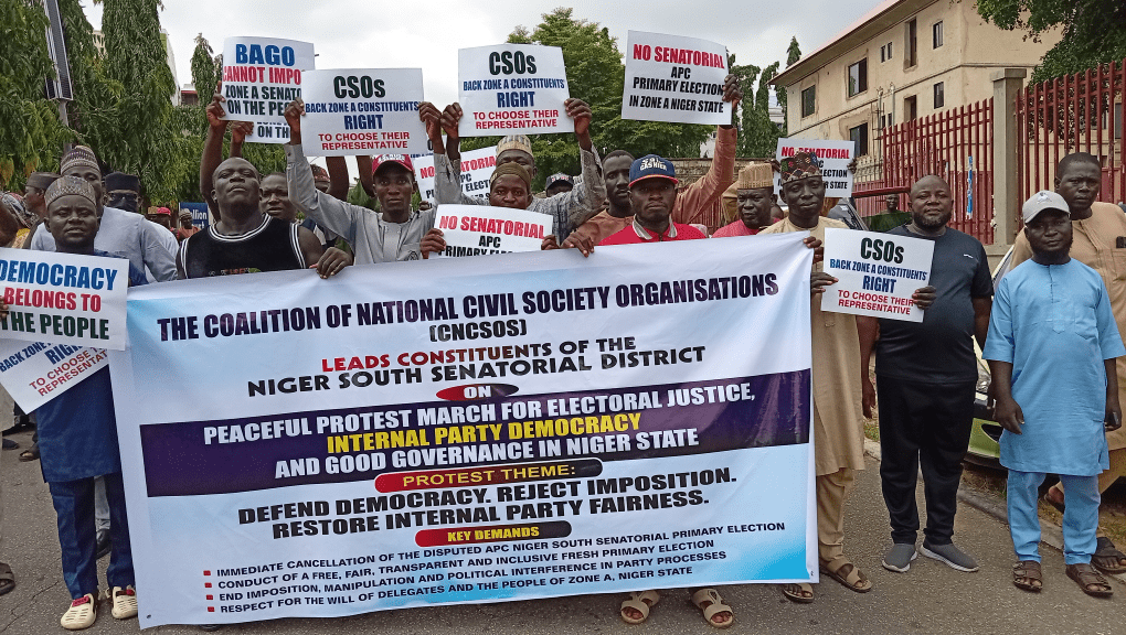 Niger South APC Primary: Protesters Storm Party Headquarters, Submit Petition as Yilwatda Promises Review