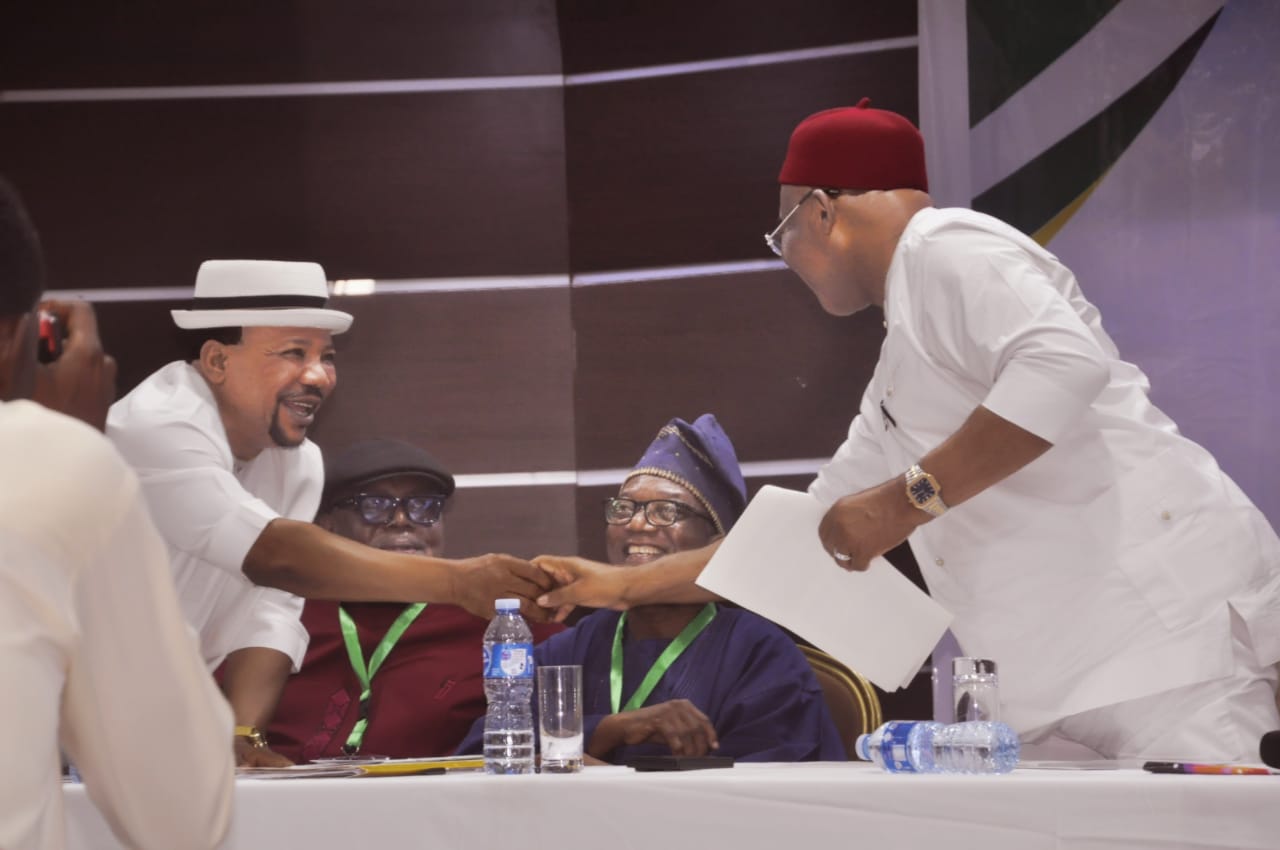 Distinguished Senator Alphonsus Ubanesse Igbeke has exchanged pleasantries with Imo State Governor, Senator Hope Uzodimma, at the 2026 General Assembly of the Association of Local Governments of Nigeria (ALGON) in Abuja, in an interaction highlighting the importance of collaboration in advancing grassroots governance